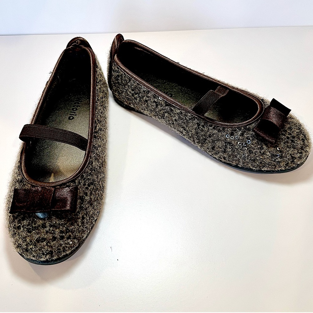 Brand New Victoria Brown Sequin Wool Ballet Flats With Bow, Girl’s Size 28